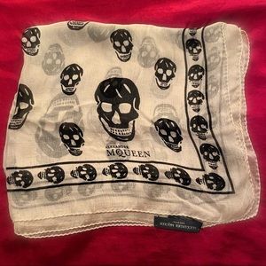 💀 Alexander McQueen scarf 💀